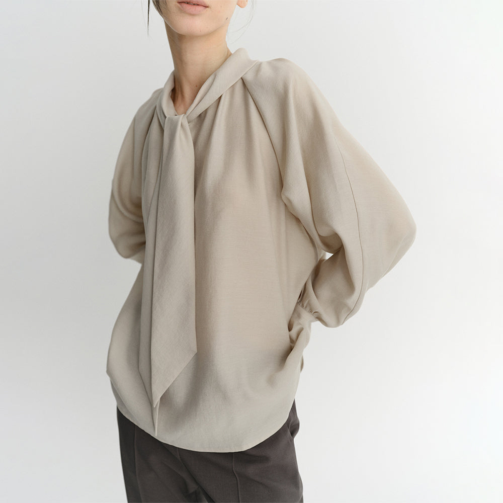 EAAH TIE SHIRRING BLOUSE (BEIGE)