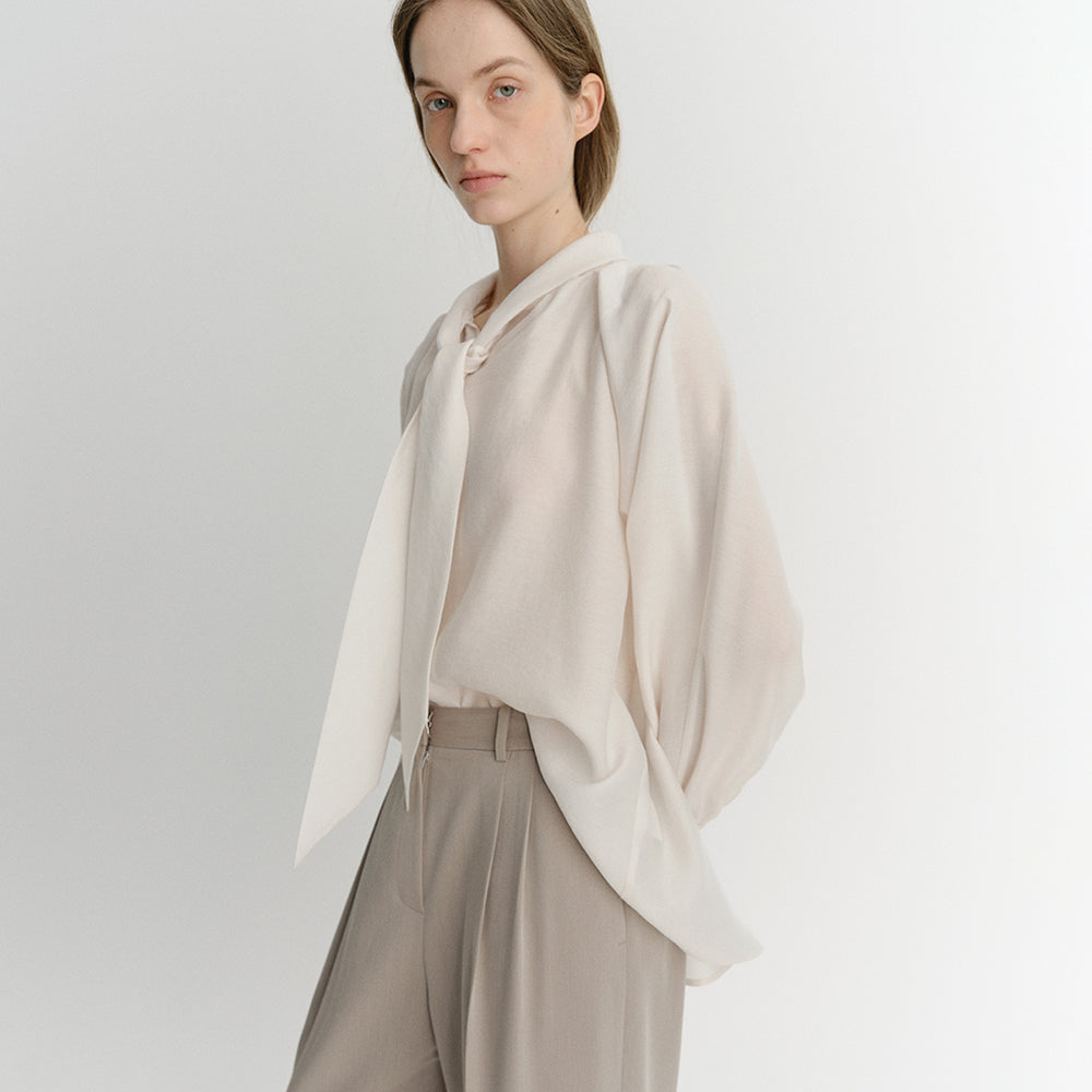 EAAH TIE SHIRRING BLOUSE (IVORY)