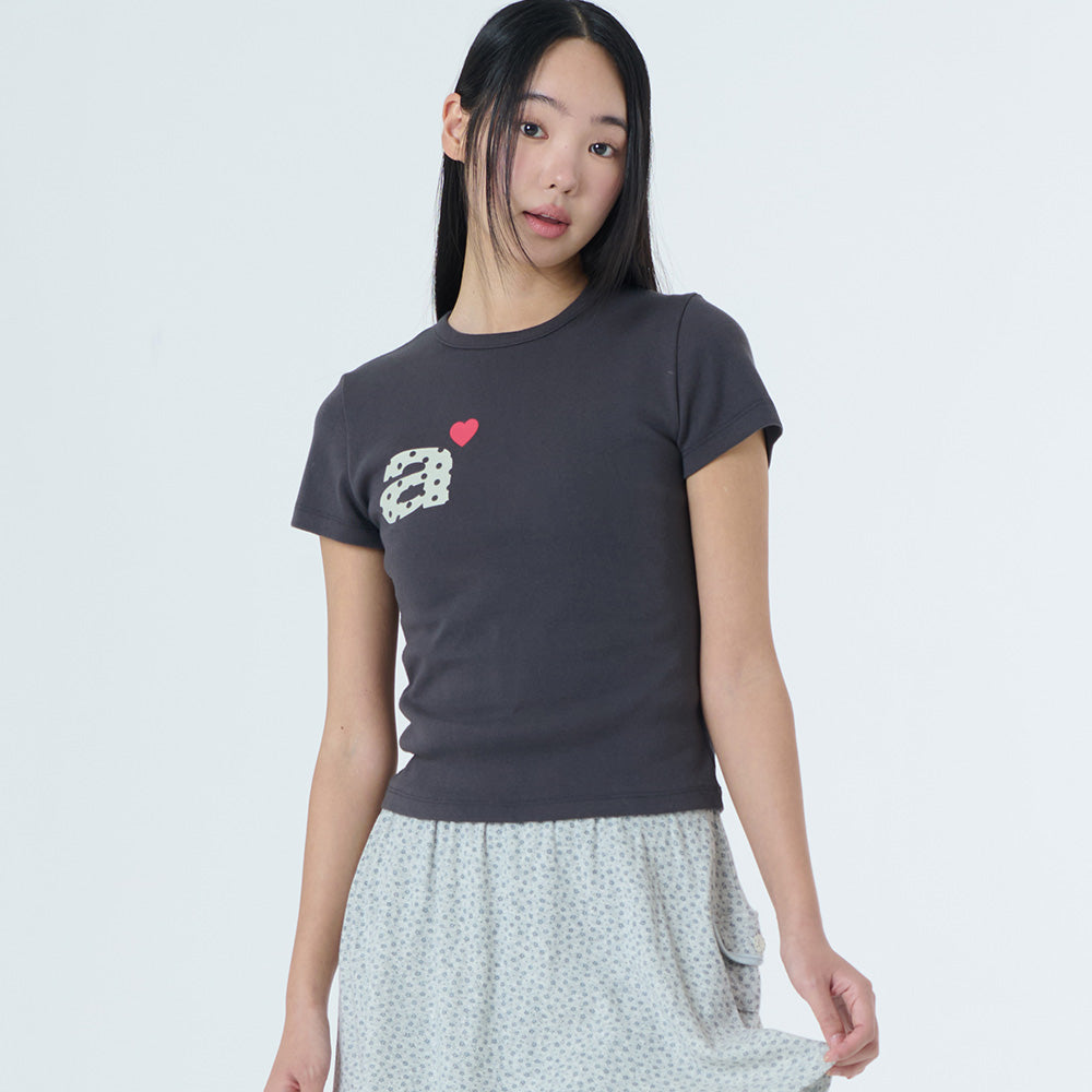 aeae DOT SMALL LETTER TEE [DARK BROWN]