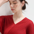 PLEATSMOOD Joy pleated V-neck top_red