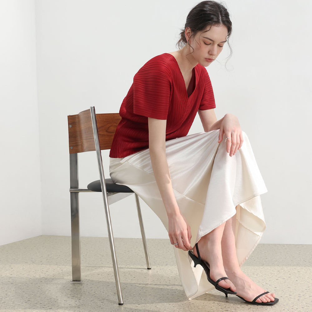 PLEATSMOOD Joy pleated V-neck top_red