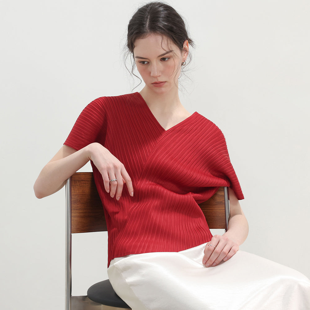PLEATSMOOD Joy pleated V-neck top_red