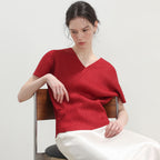 PLEATSMOOD Joy pleated V-neck top_red