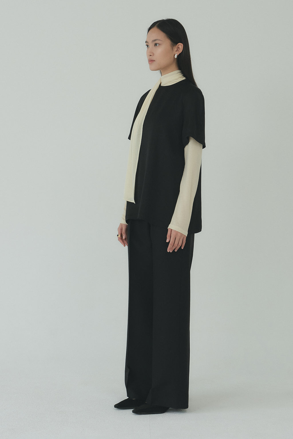 Moon Lee Silky Short-sleeve Blouse_Black