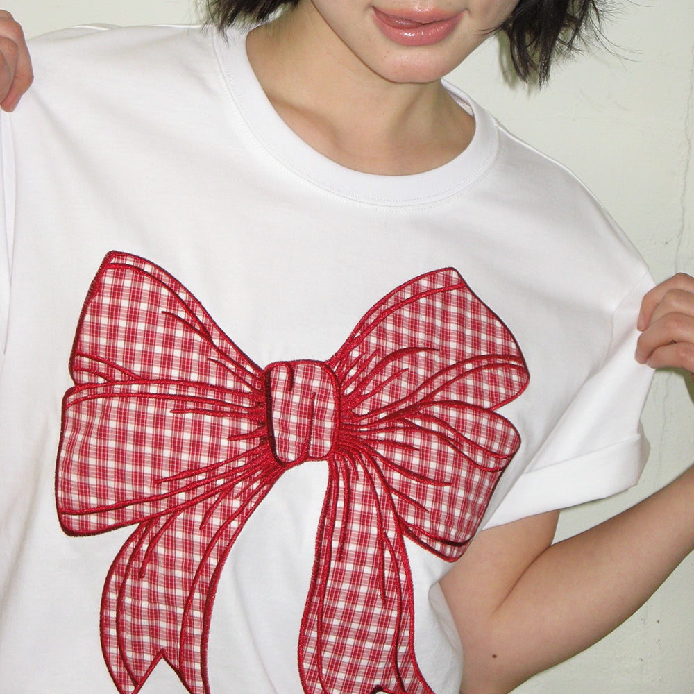 RONRON BIG RIBBON APPLIQUE BASIC FIT T SHIRT WHITE