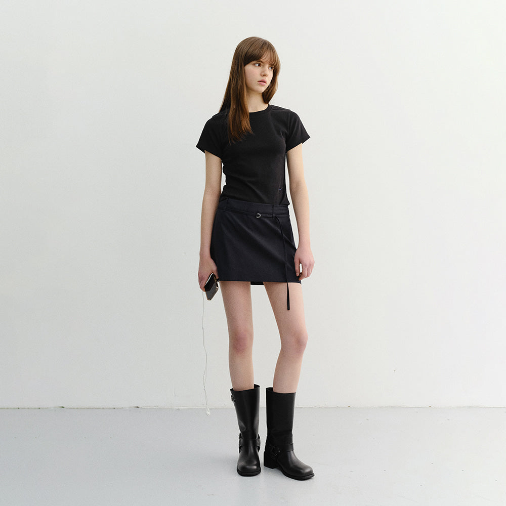 DUNST CURVED HEM SLIM TOP BLACK_UDTS6B225BK