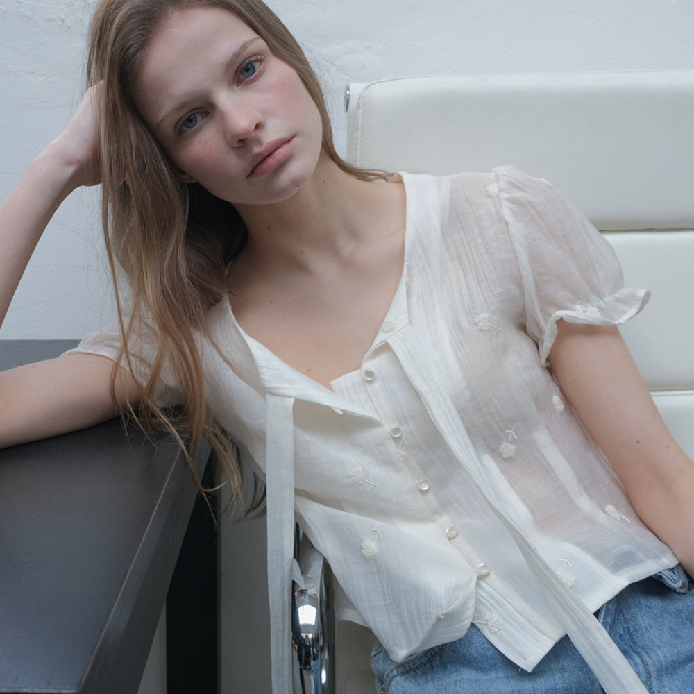 GNOHNOEY [9th] Flower tie flow blouse (Ivory)