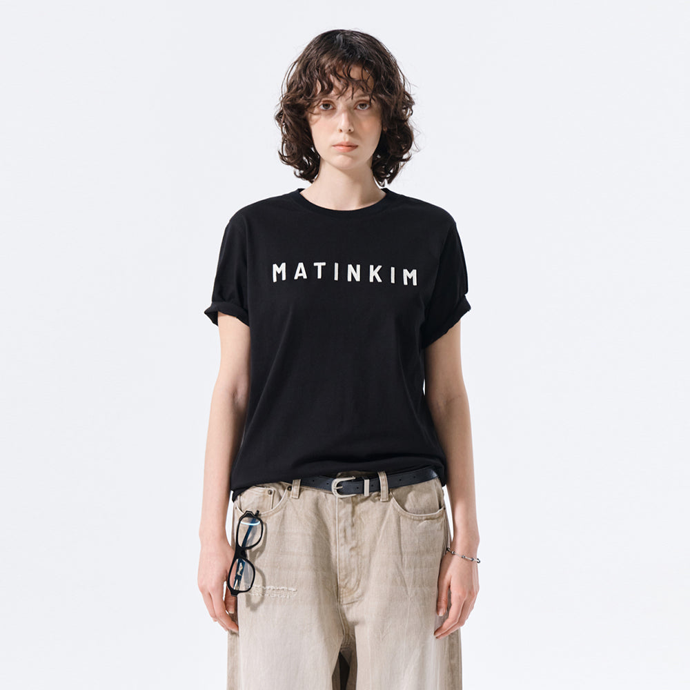 MATIN KIM APPLIQUE FELT LOGO TOP IN BLACK