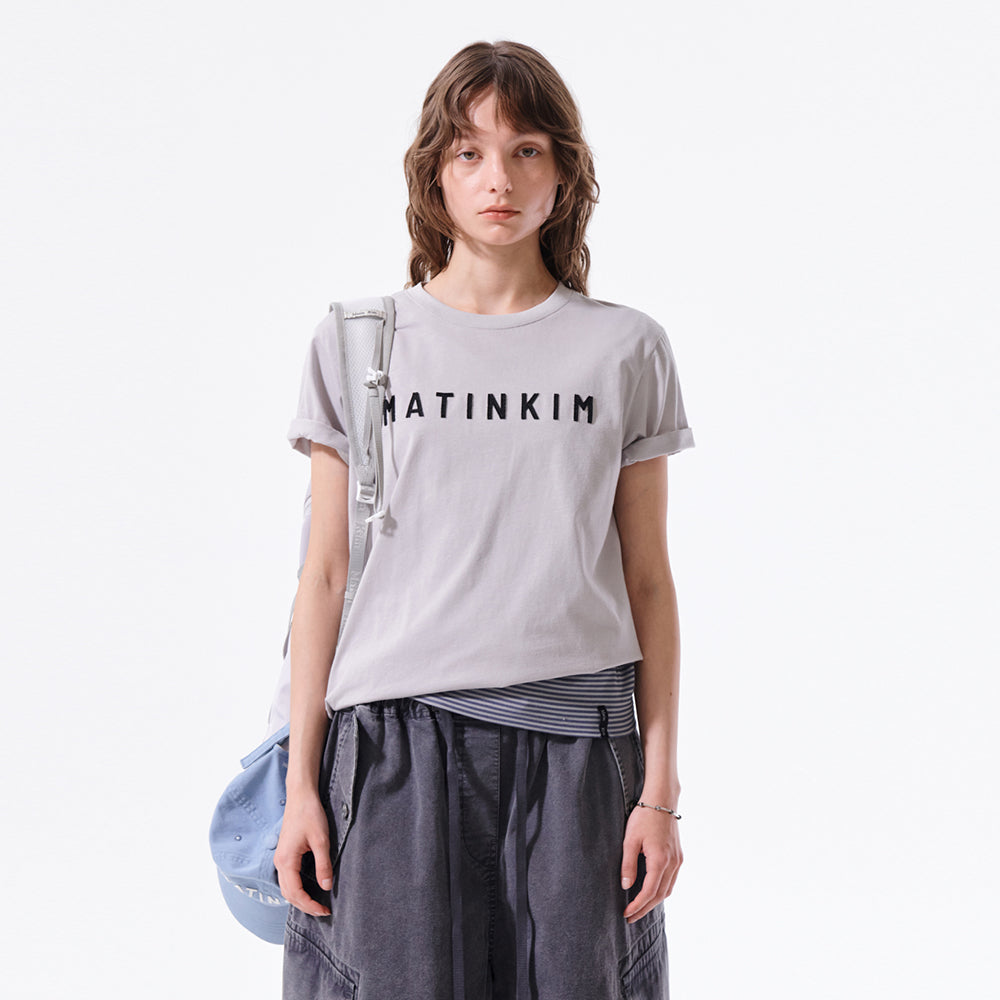 MATIN KIM APPLIQUE FELT LOGO TOP IN GREY