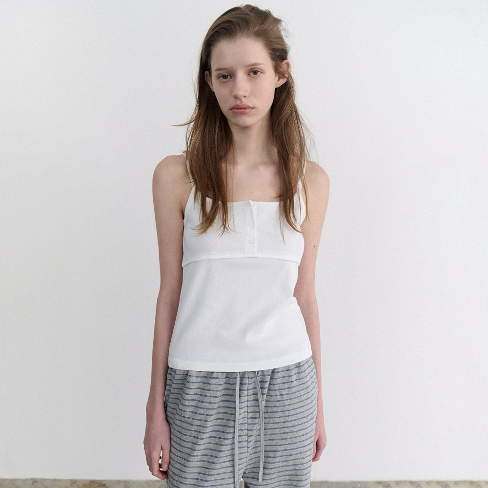 ANDNEEDS Popo three button sleeveless (white)