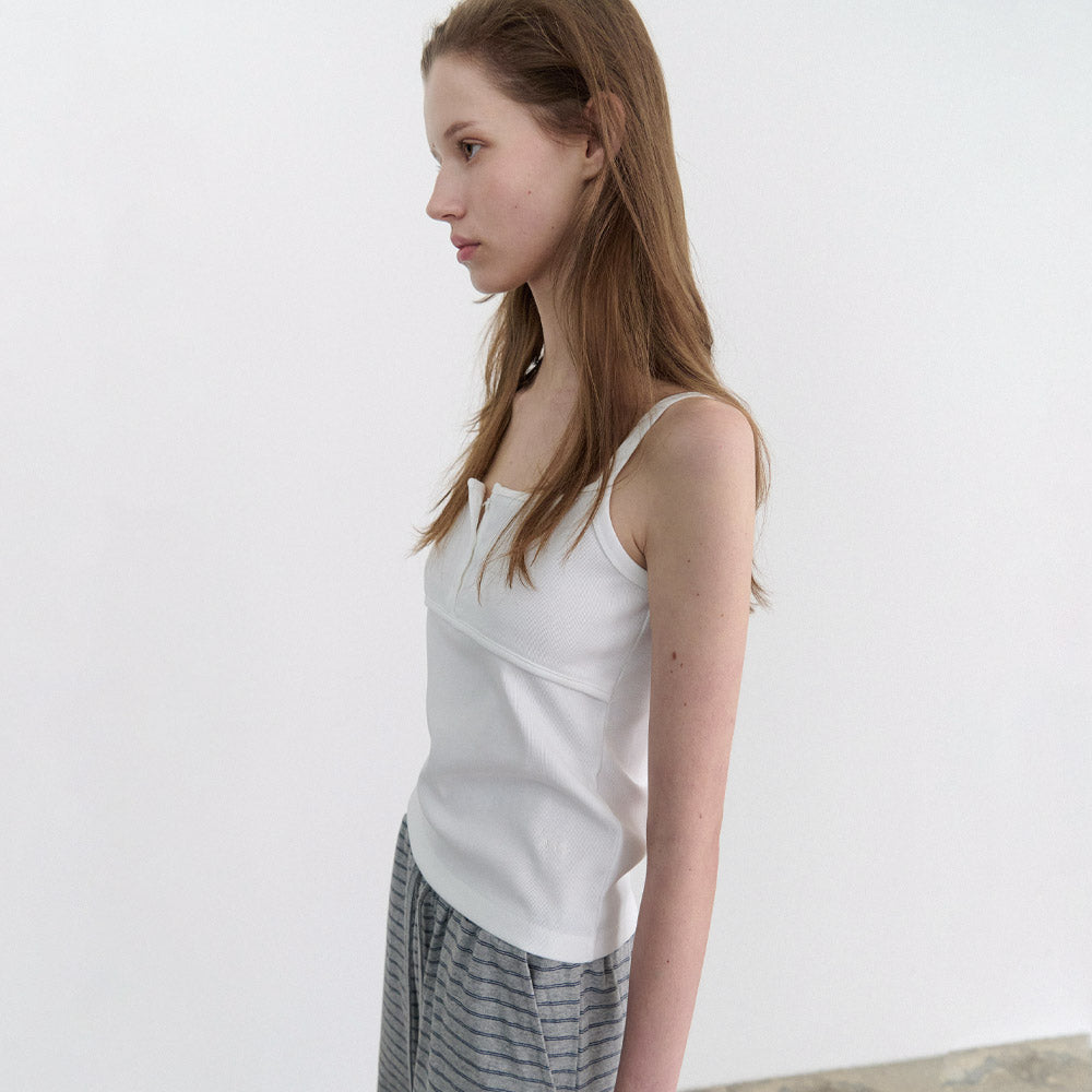 ANDNEEDS Popo three button sleeveless (white)