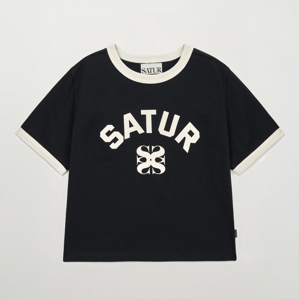SATUR (W) Arch Logo Ringer Short Sleeve T-Shirt Black