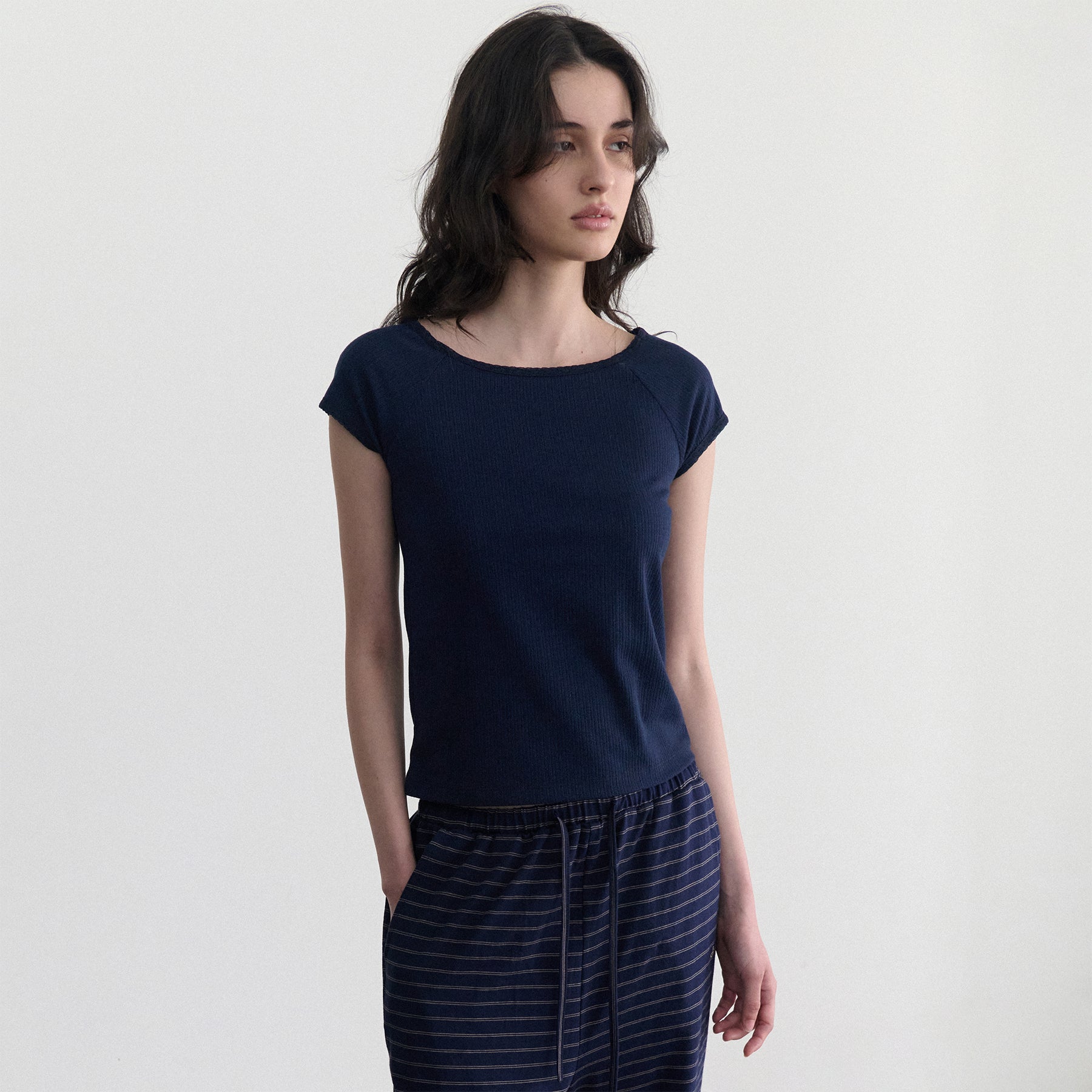 ANDNEEDS Pebble lace scoop tee (navy)