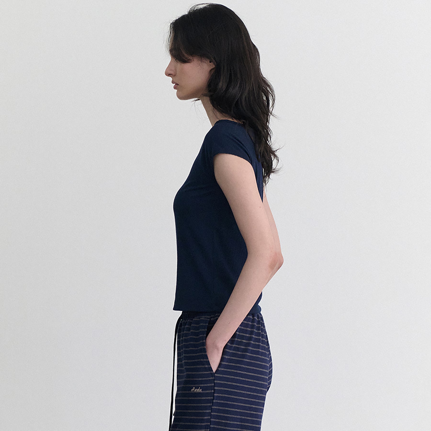 ANDNEEDS Pebble lace scoop tee (navy)
