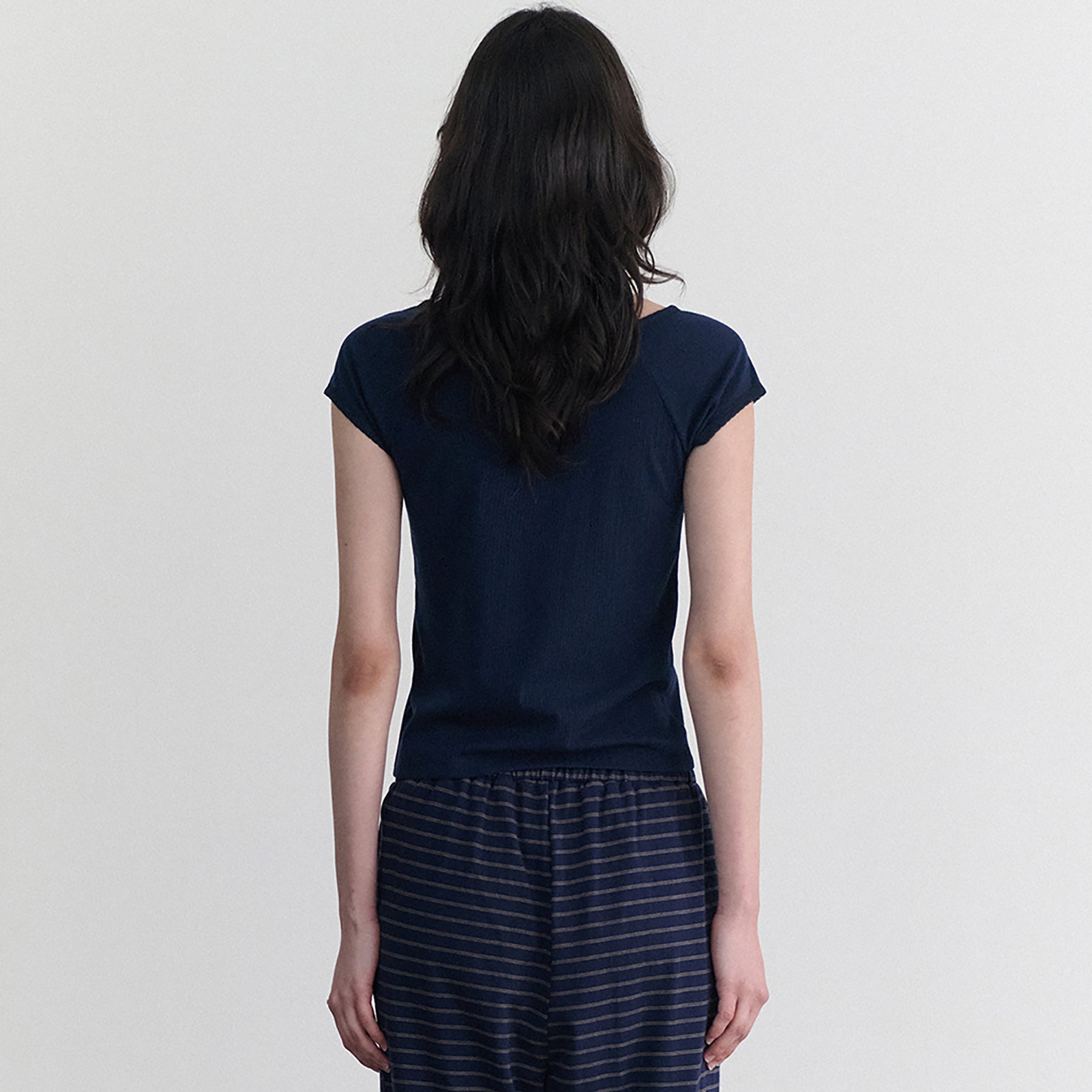ANDNEEDS Pebble lace scoop tee (navy)