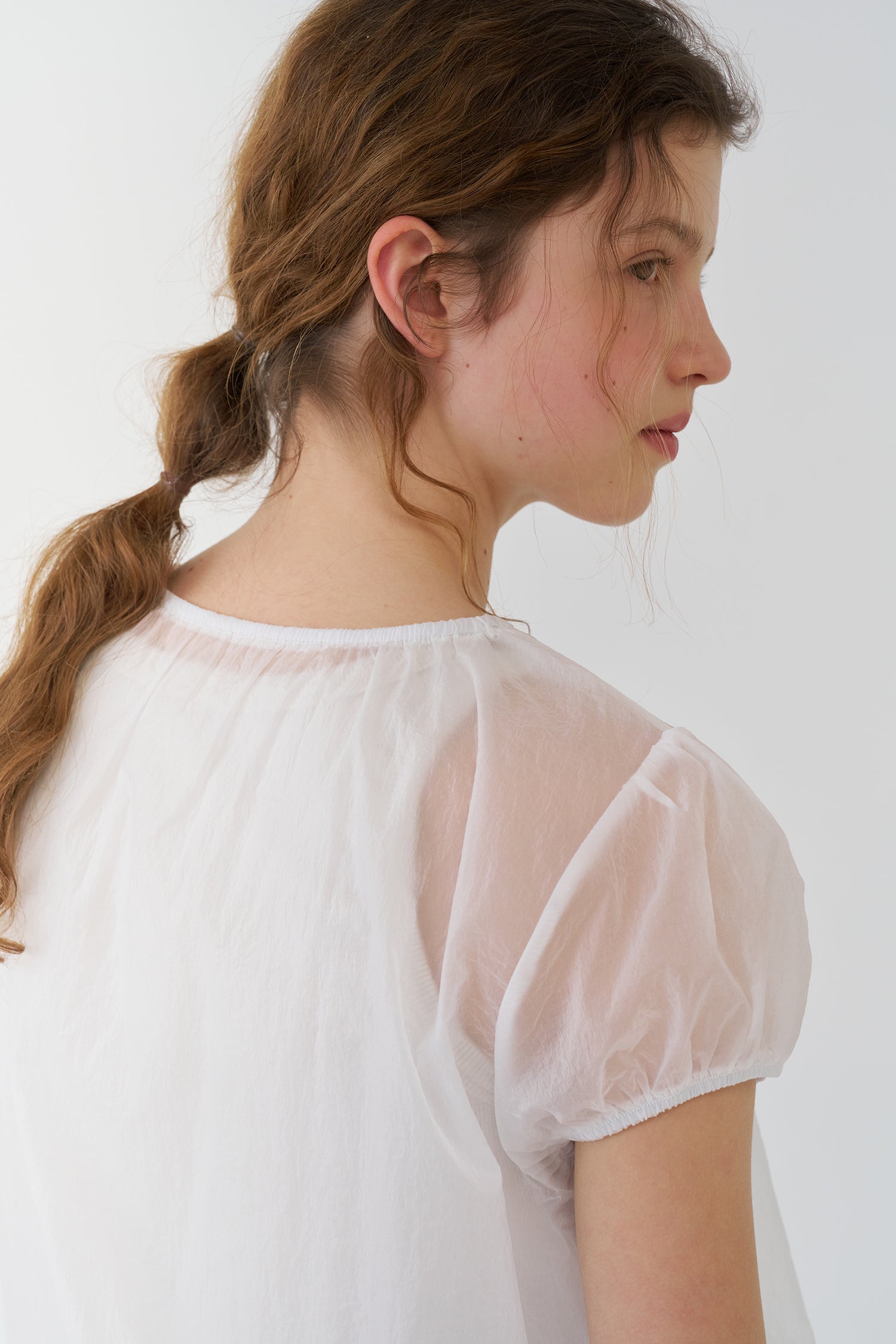 pesto SHEER SHIRRING BLOUSE WHITE