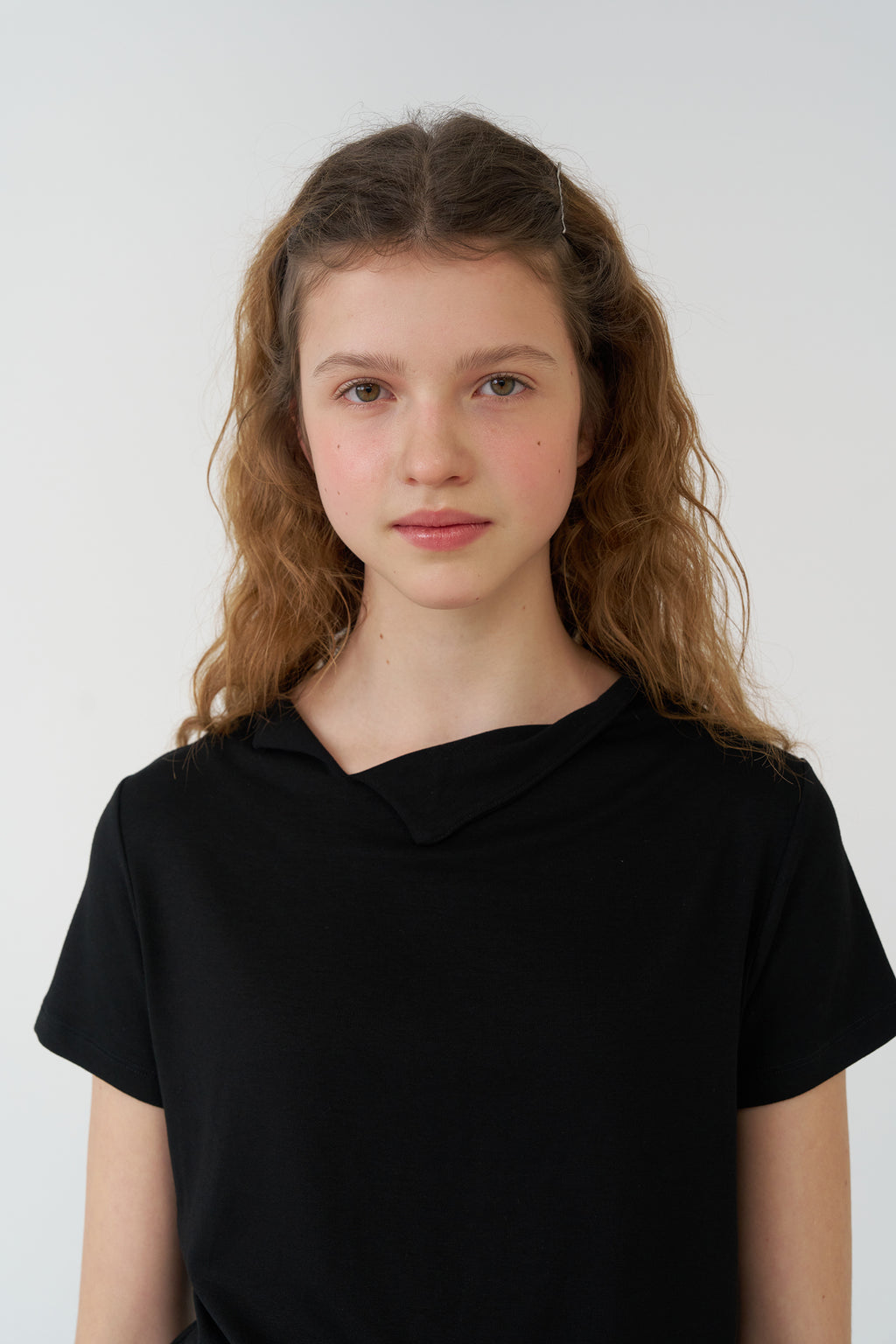 pesto OPEN NECKLINE TEE BLACK