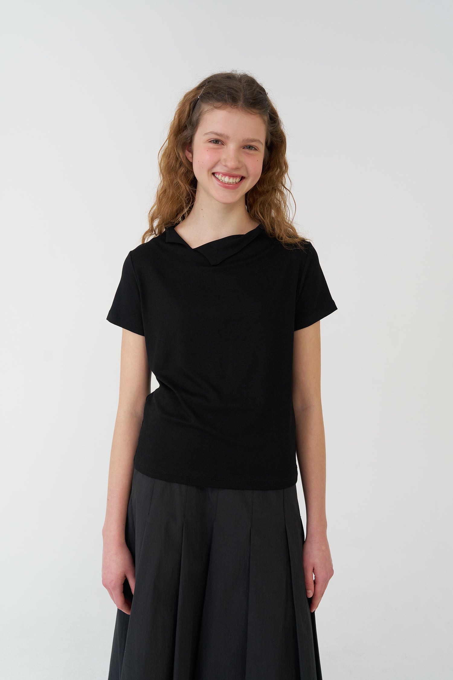 pesto OPEN NECKLINE TEE BLACK