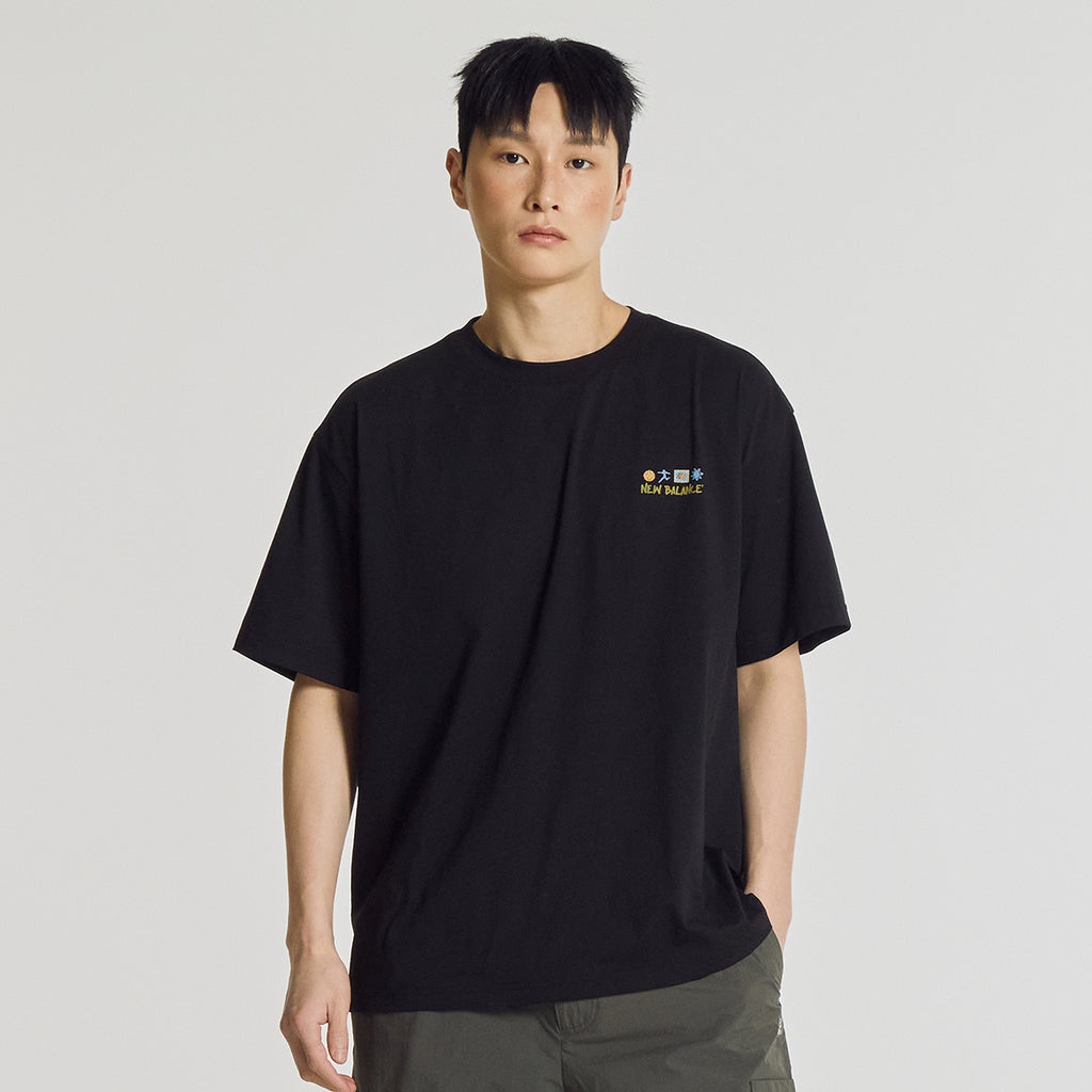 NEW BALANCE NBNEG31643 / UNI Sunny Rainey illustration short sleeve t-shirt (BLACK)