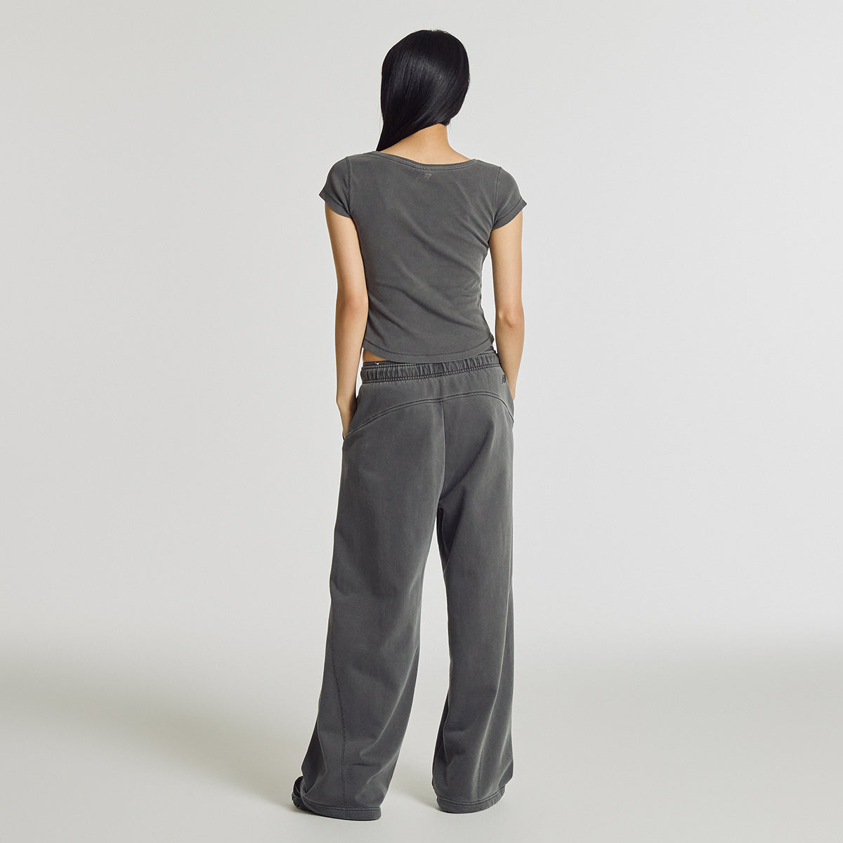 NEW BALANCE NBNEG2W472 / WOMEN Fitted Square Neck Cap Short Sleeve Tee (D/CHARCOAL)