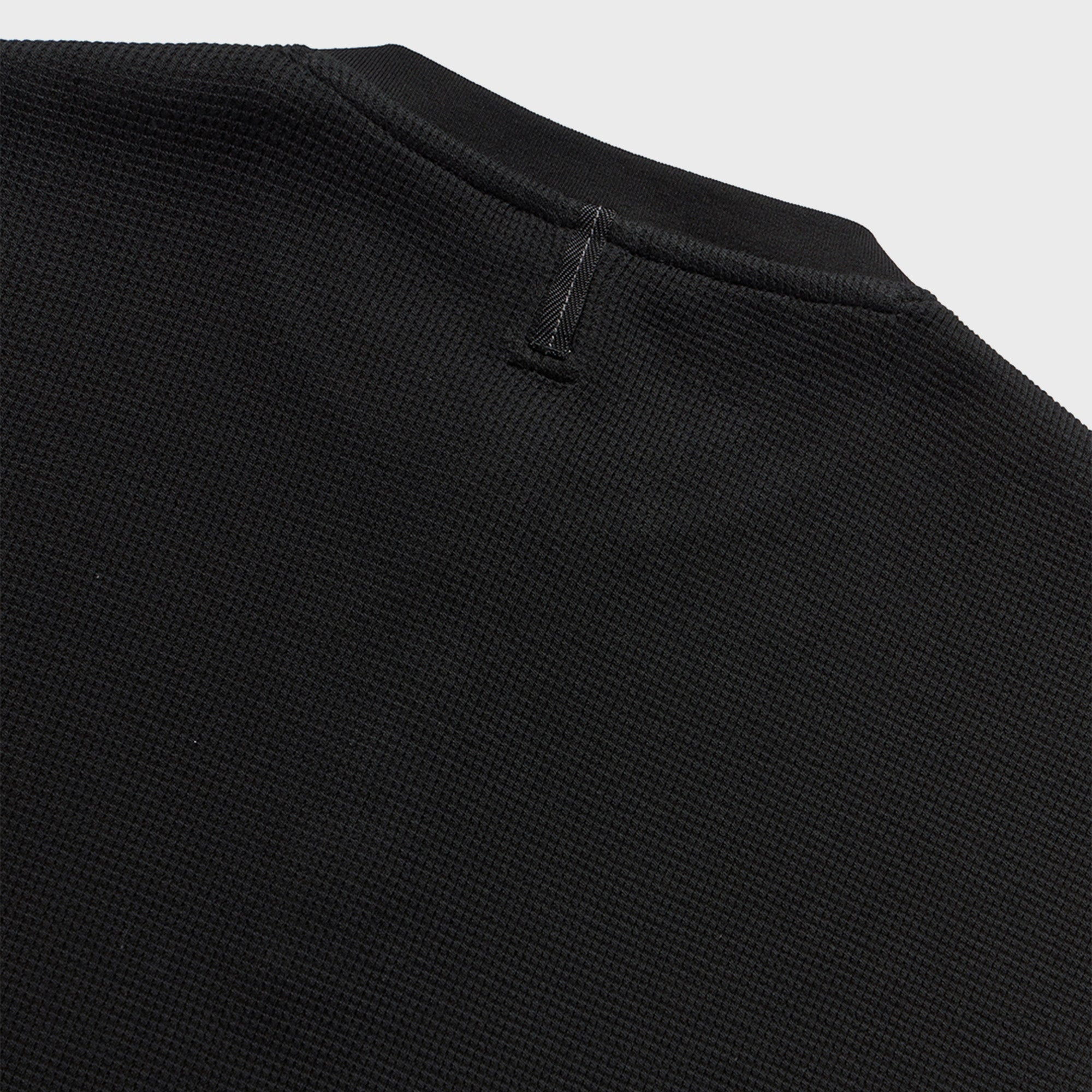 UNAFFECTED [ESSENTIAL] HENLEY NECK T-SHIRT / BLACK