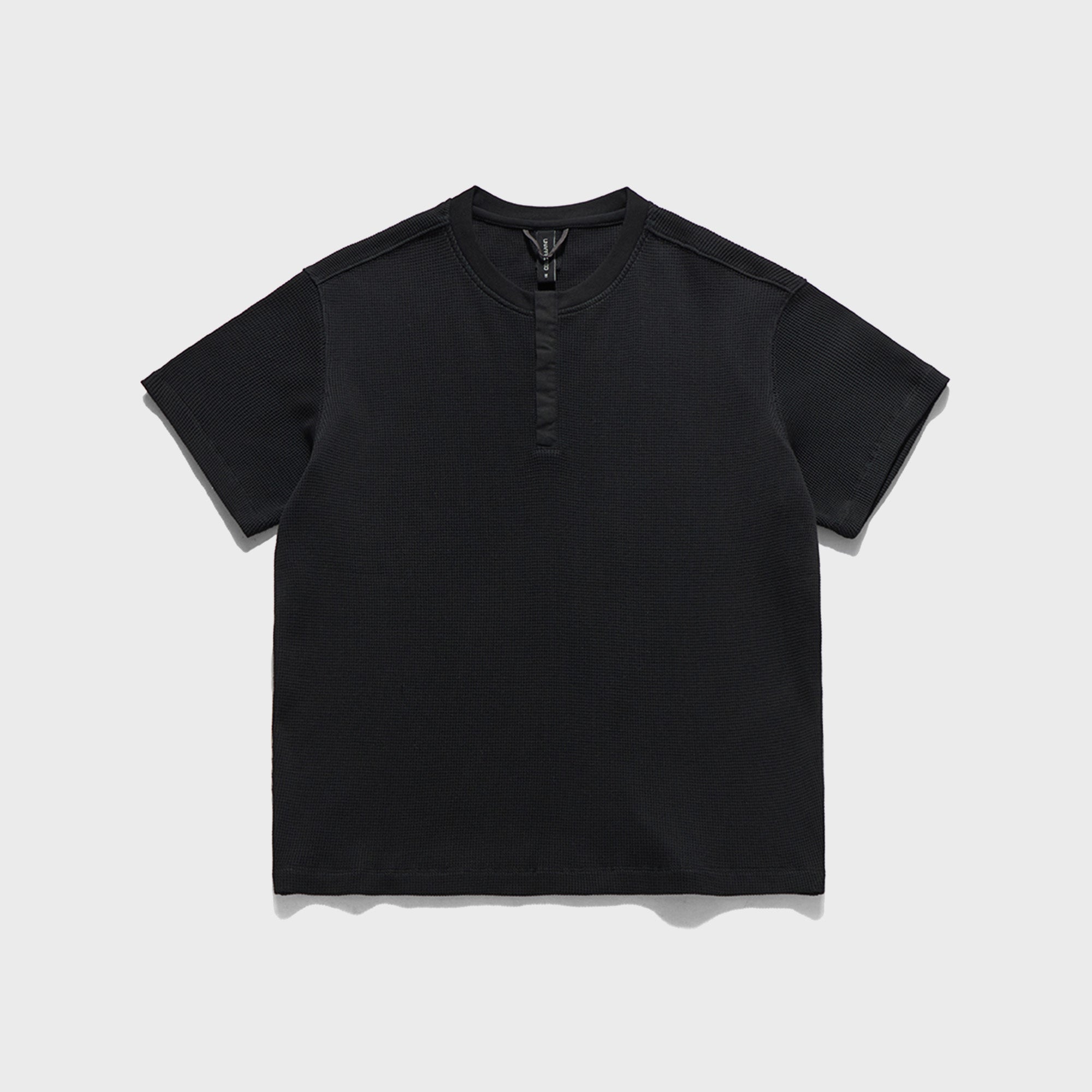 UNAFFECTED [ESSENTIAL] HENLEY NECK T-SHIRT / BLACK