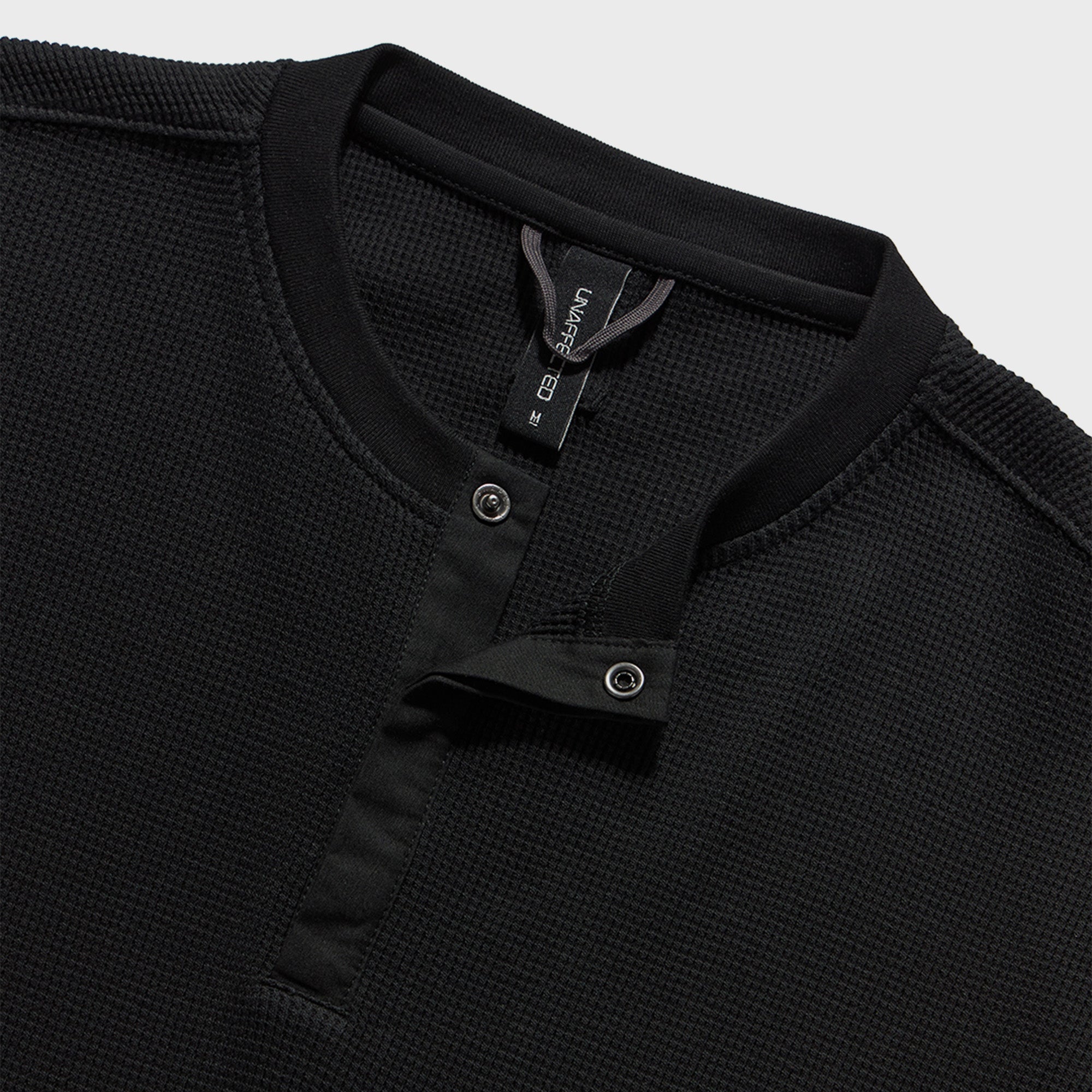 UNAFFECTED [ESSENTIAL] HENLEY NECK T-SHIRT / BLACK