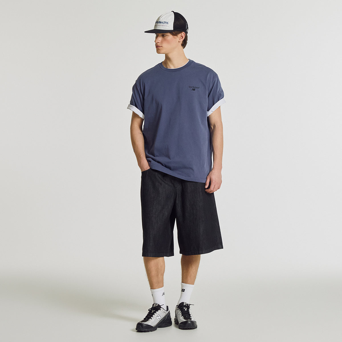 NEW BALANCE NBNEG21503 / UNI NB Friends Short Sleeve T-Shirt (D/BLUE)