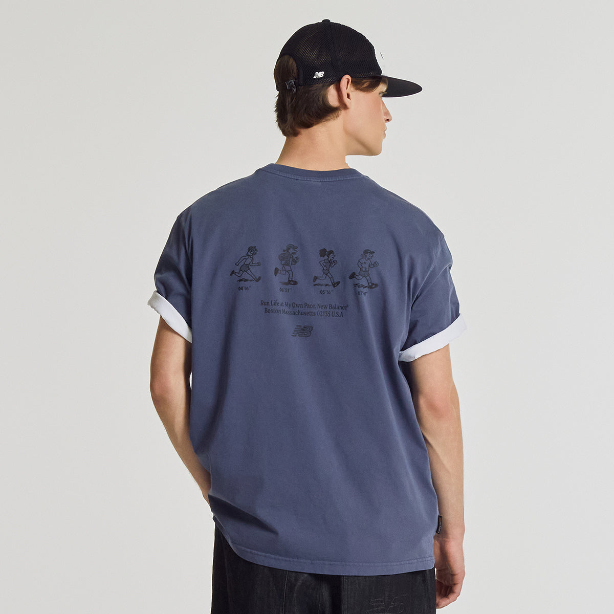 NEW BALANCE NBNEG21503 / UNI NB Friends Short Sleeve T-Shirt (D/BLUE)