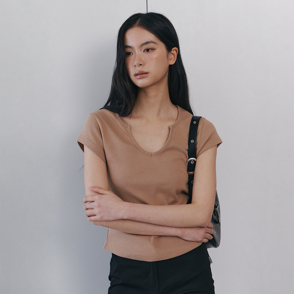 CURETTY C 90S LINE SLIT NECK HALF-SLEEVE T-SHIRT_CAMEL