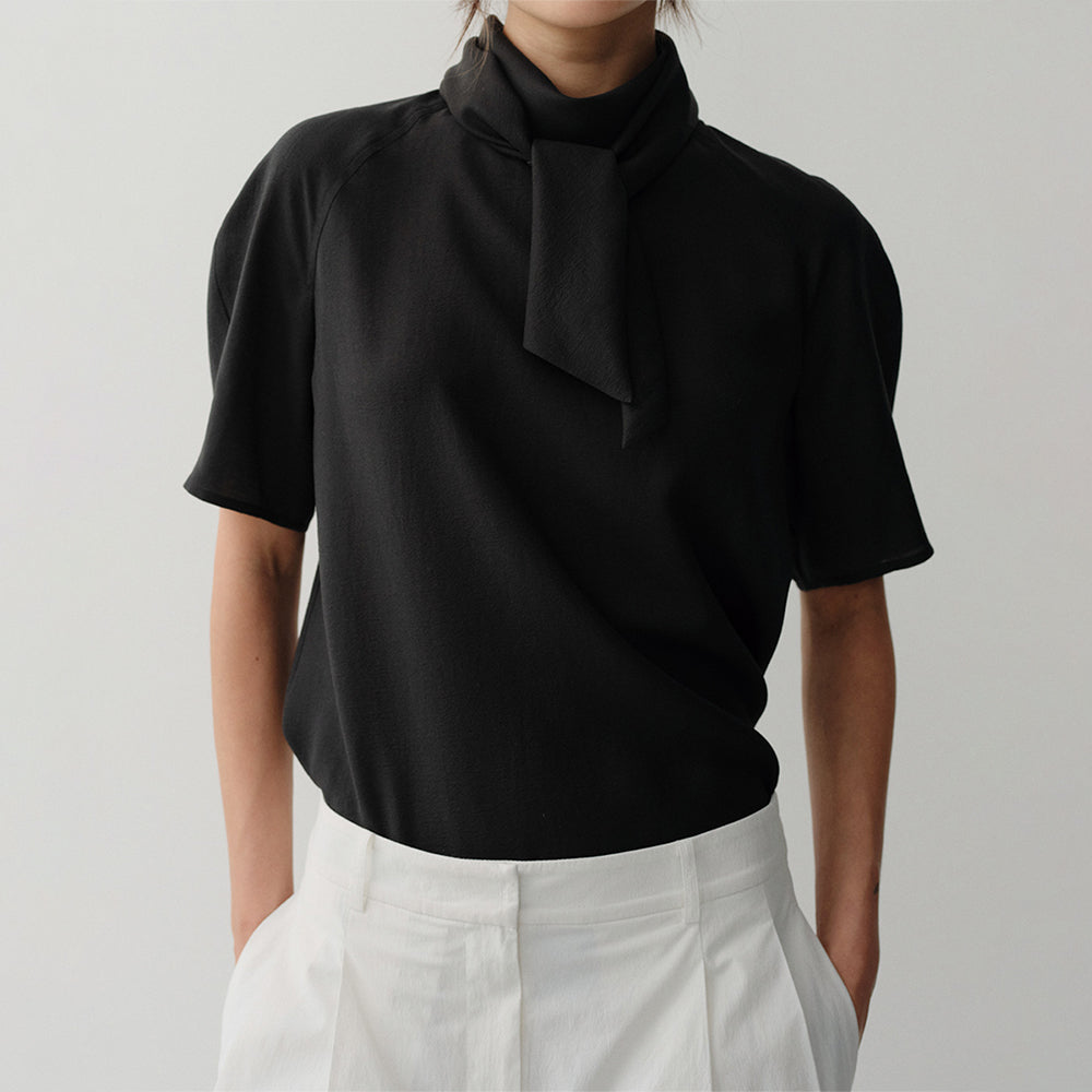 EAAH CERA SCARF BLOUSE (BLACK)