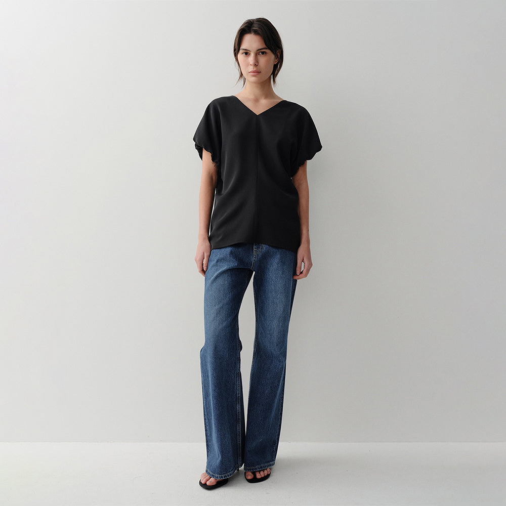 EAAH REIN V NECK BLOUSE (BLACK)