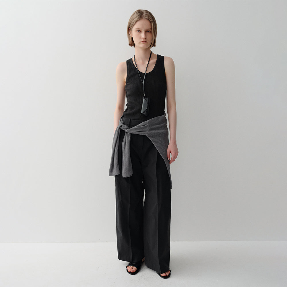 EAAH JENA SLEEVELESS TOP (BLACK)