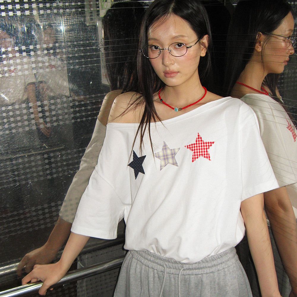 RONRON 3 STAR APPLIQUE OFF SHOULDER T SHIRT WHITE