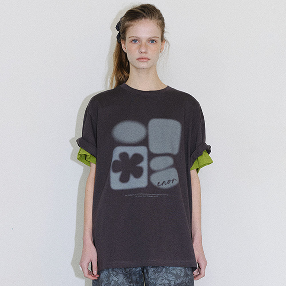 ENOR [CORE] SMUDGE GRAPHIC T-SHIRT - DARK GREY