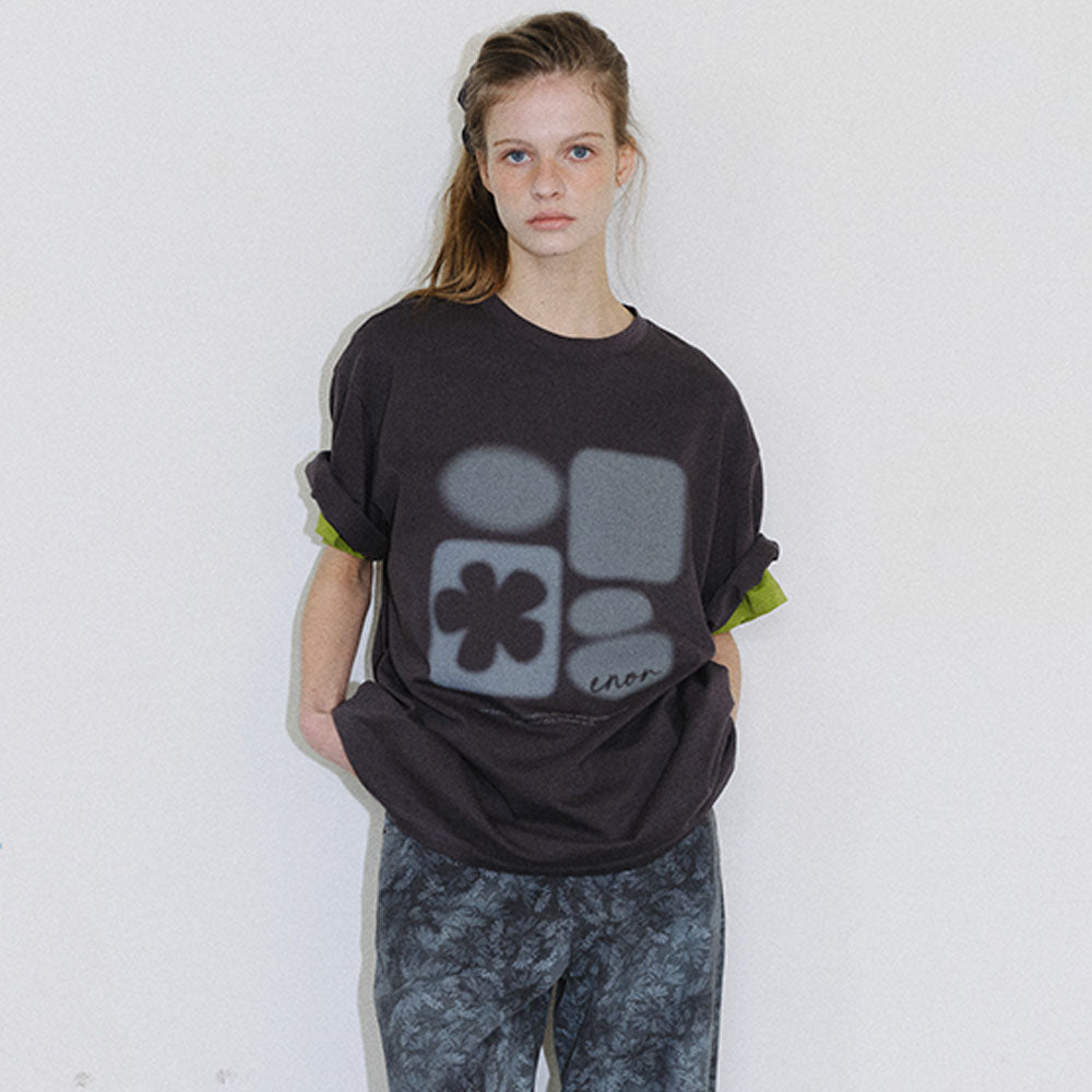 ENOR [CORE] SMUDGE GRAPHIC T-SHIRT - DARK GREY