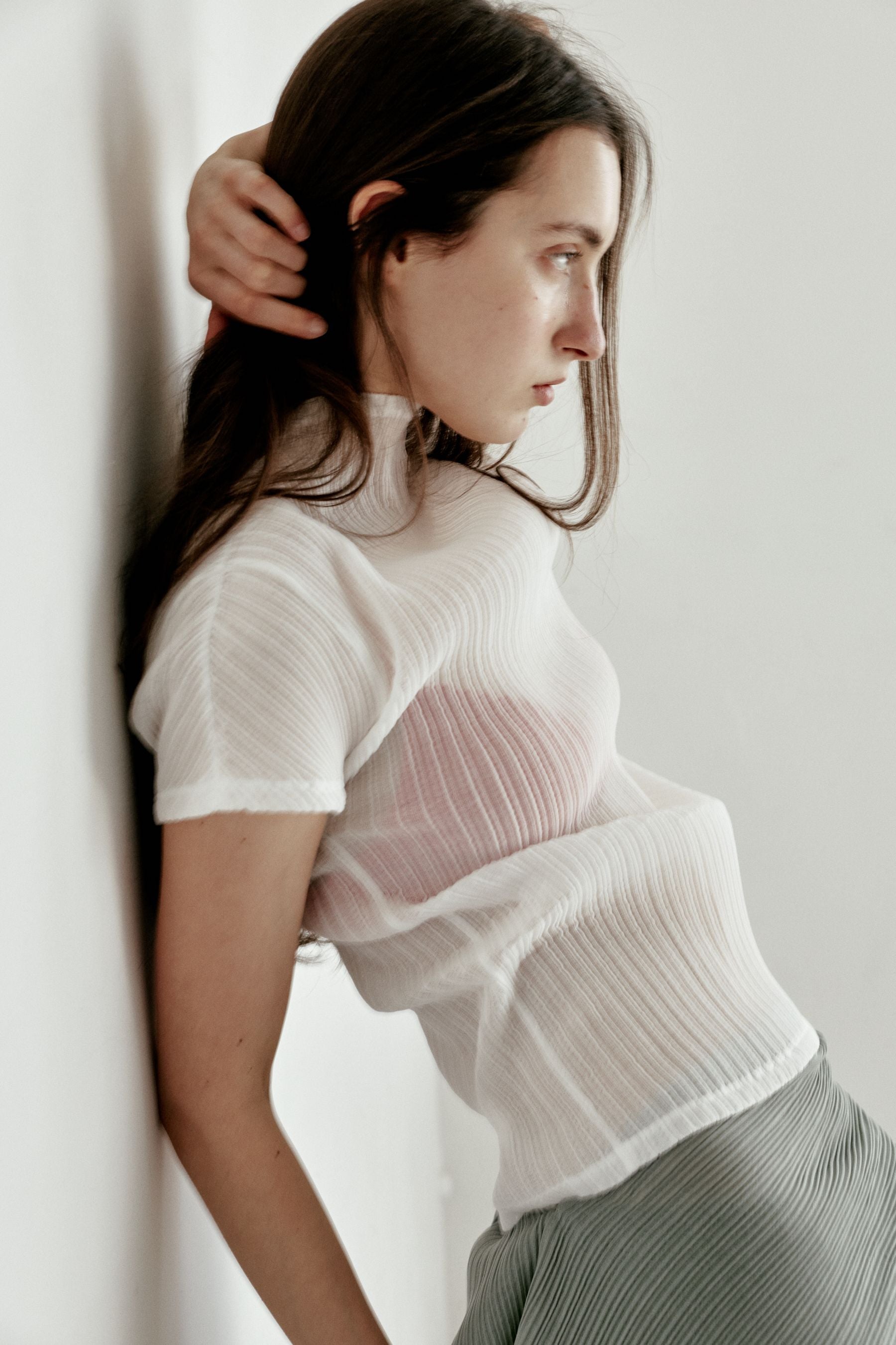 LE17SEPTEMBRE AUBE PLEATS MOCKNECK TOP [WHITE]