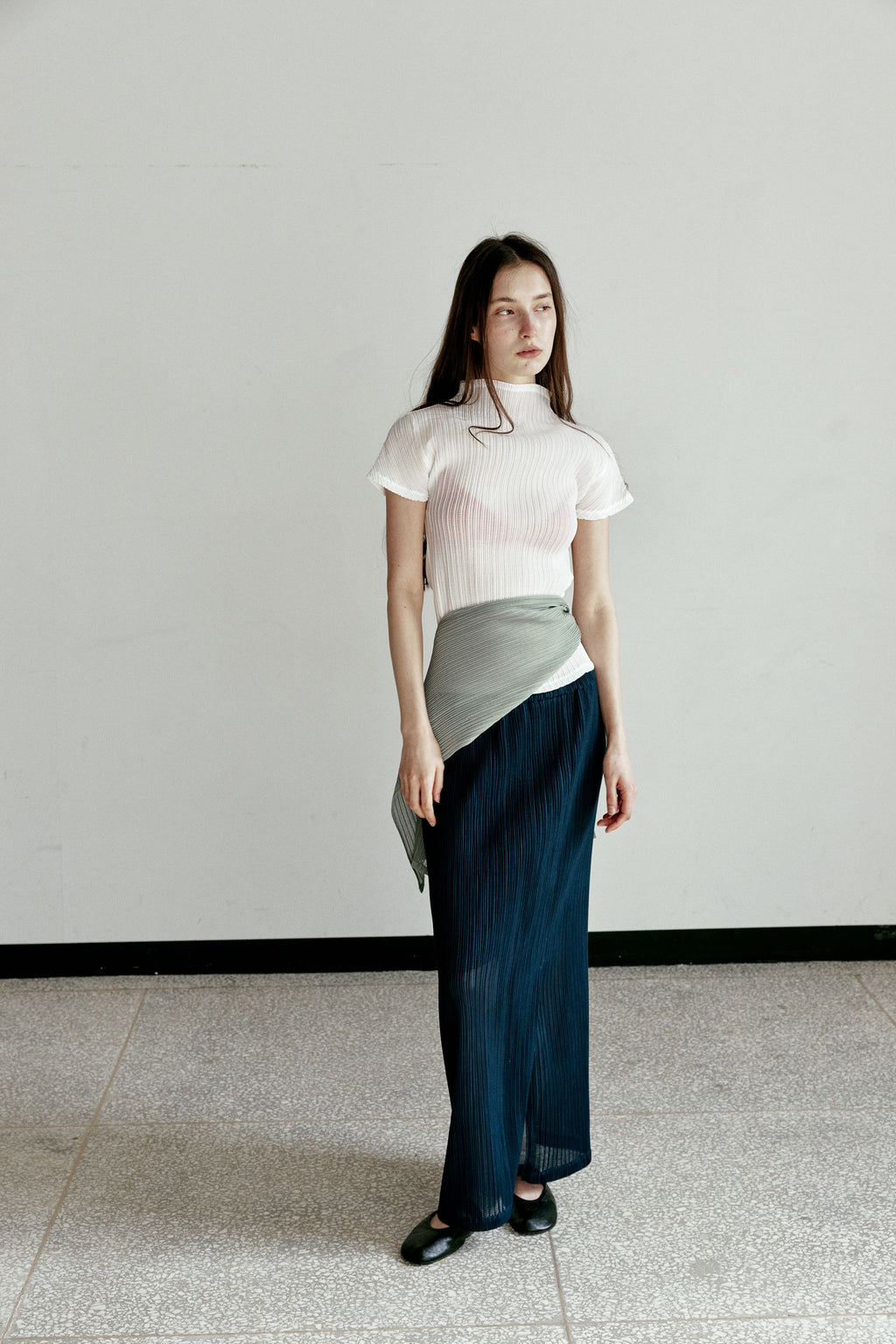 LE17SEPTEMBRE AUBE PLEATS MOCKNECK TOP [WHITE]