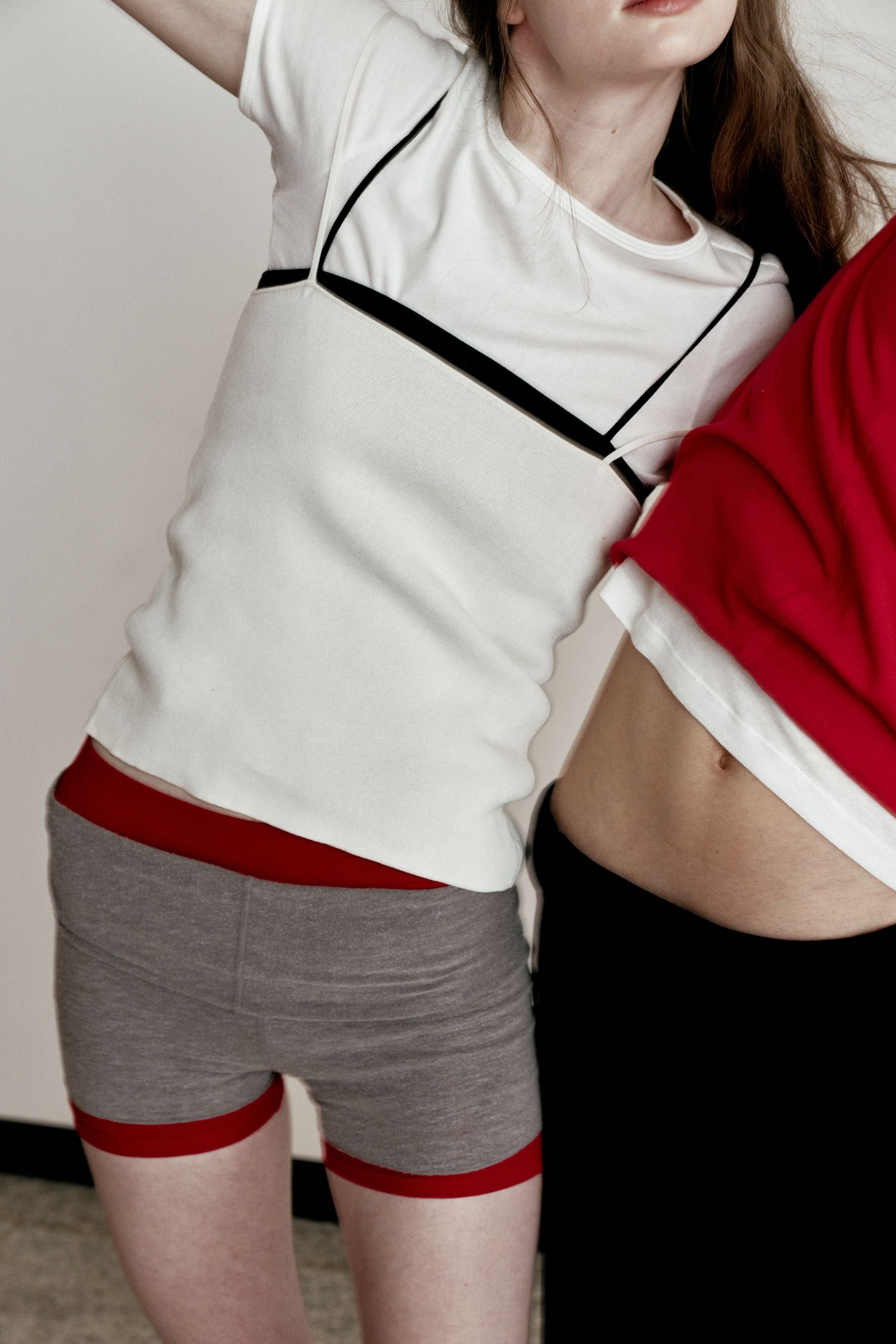 LE17SEPTEMBRE BACK SLIT SLEEVELESS TOP [IVORY]