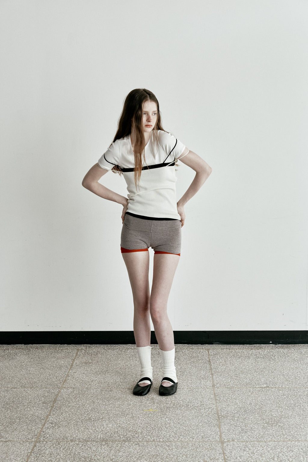 LE17SEPTEMBRE BACK SLIT SLEEVELESS TOP [IVORY]