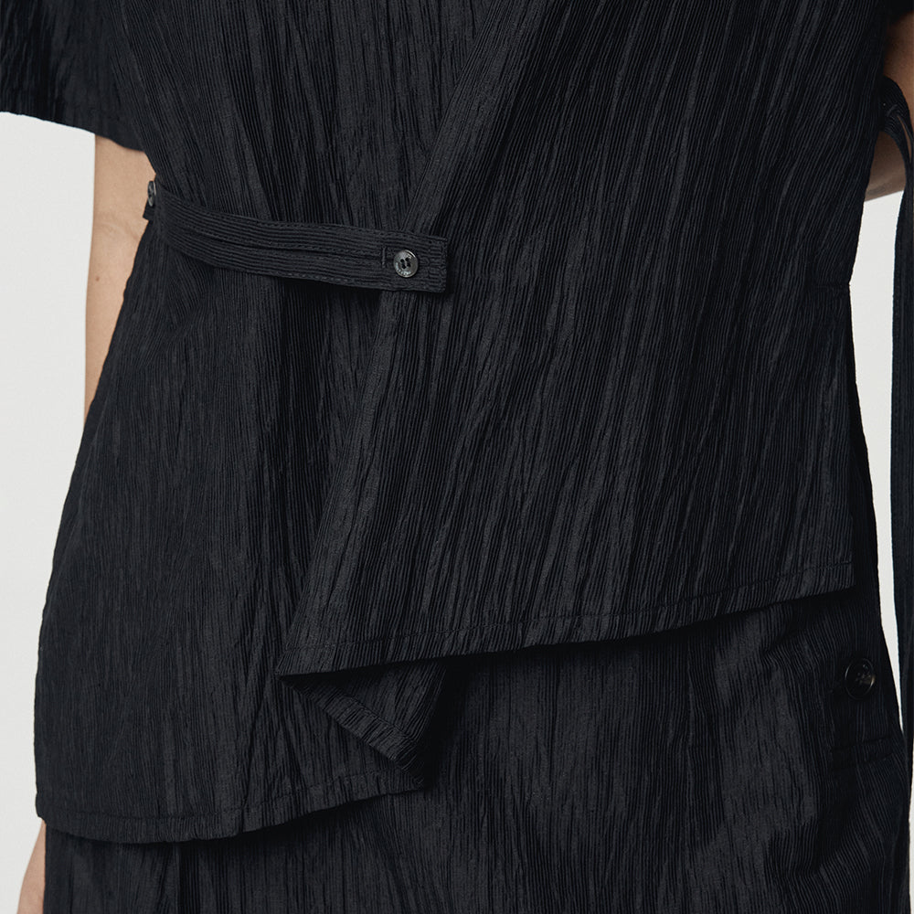 UMARMUNG Japanese Crinkled Linen Slit Neck Blouse_Raven