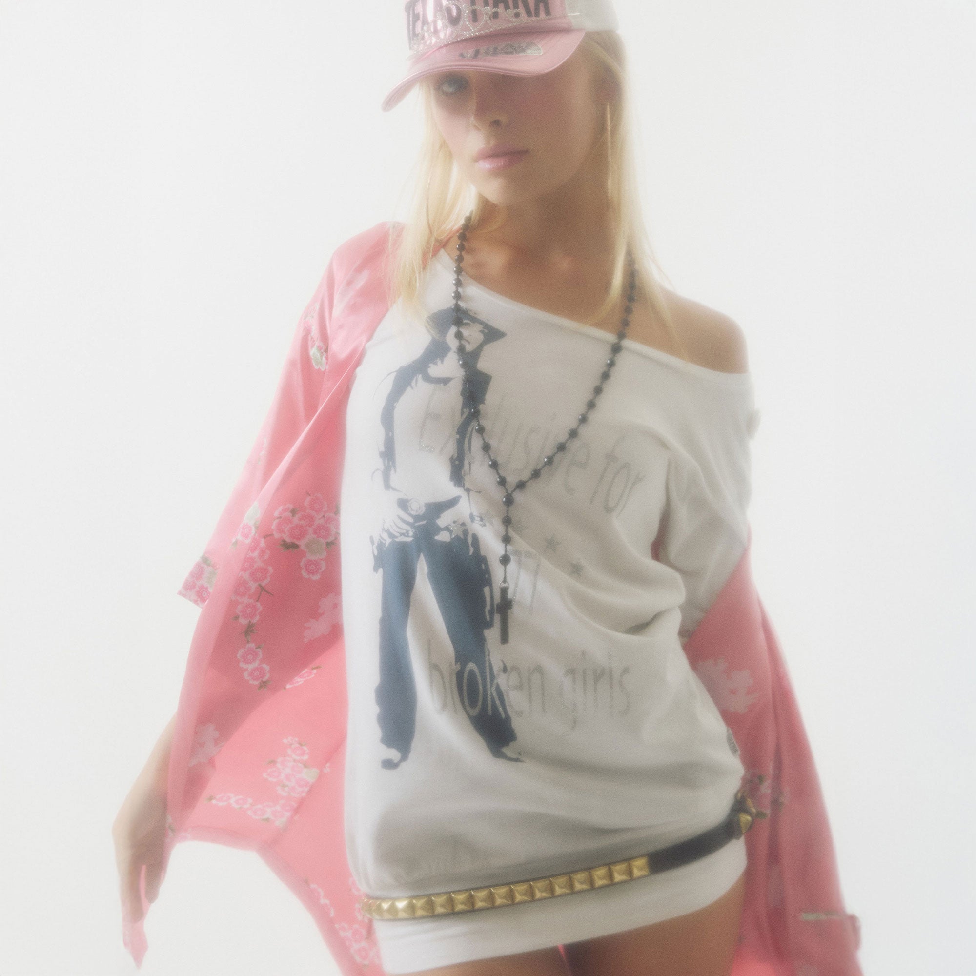 SCULPTOR Broken Girls Roll Up Tee Dirty White