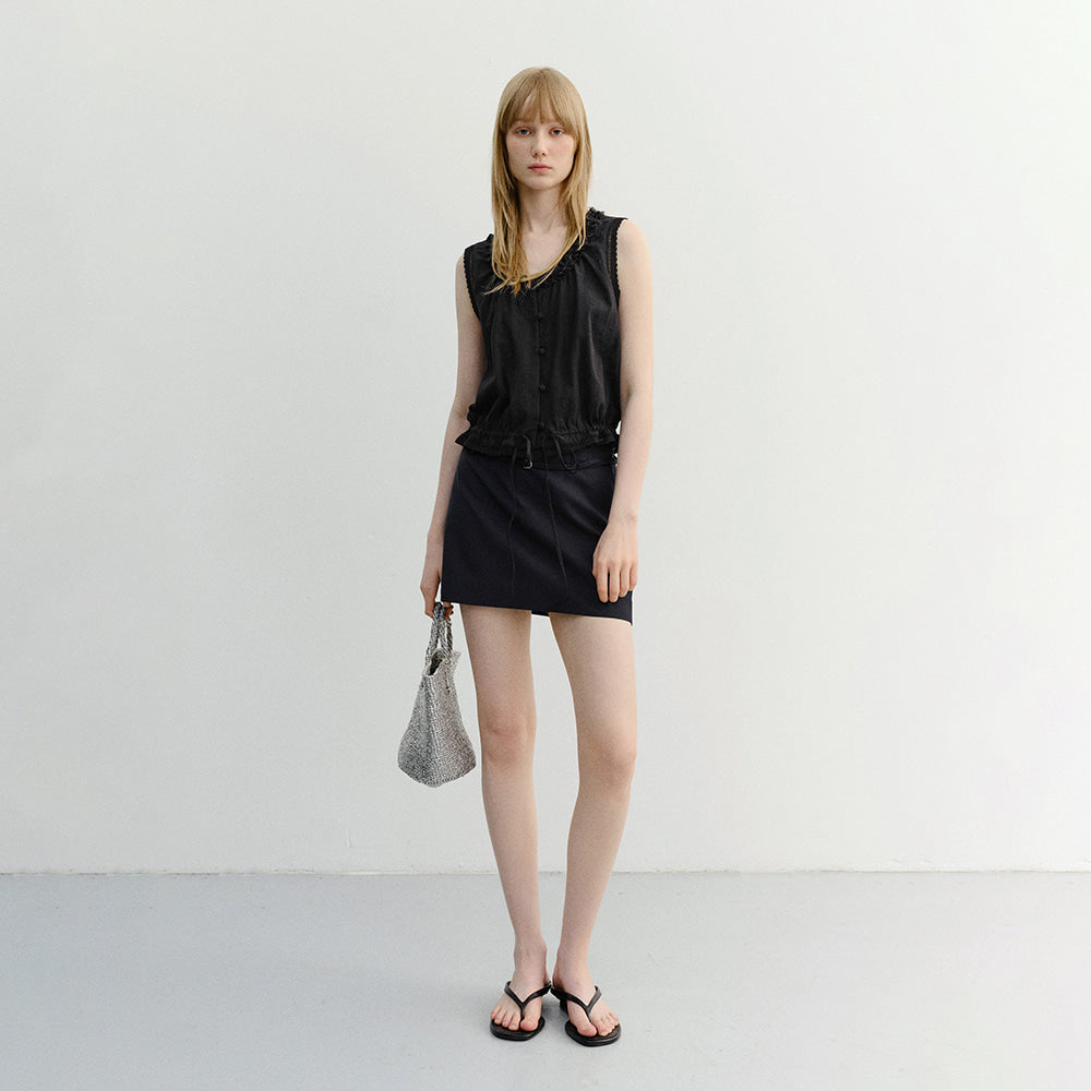 DUNST FRILL SLEEVELESS BLOUSE BLACK_UDBL6B226BK