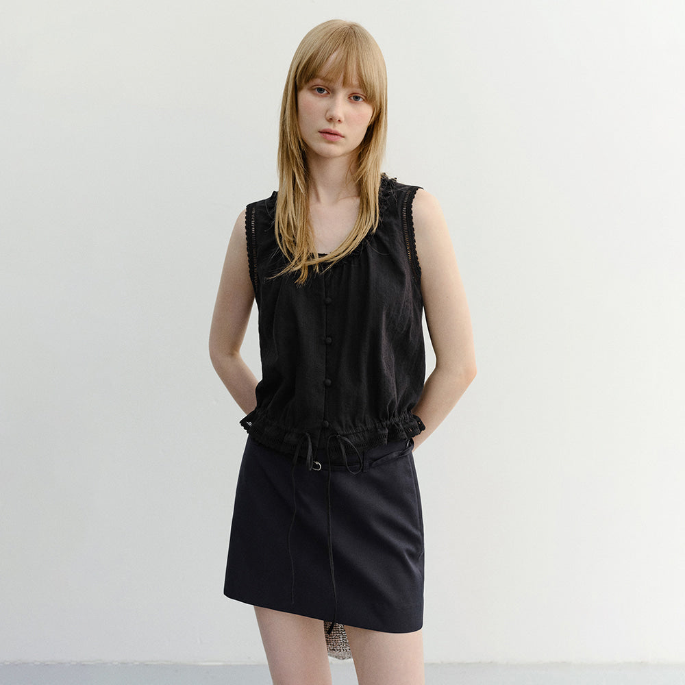 DUNST FRILL SLEEVELESS BLOUSE BLACK_UDBL6B226BK