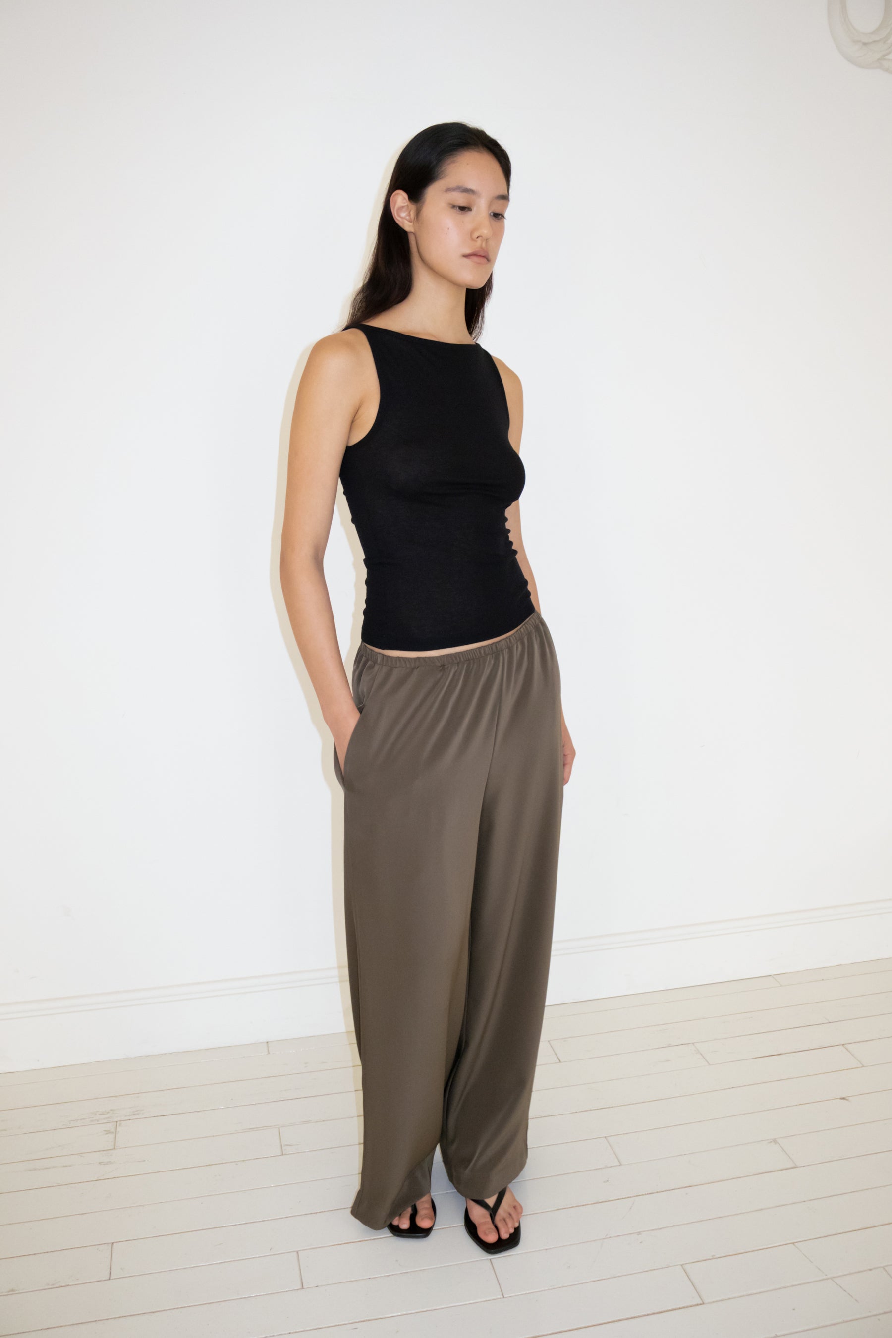 NCSSRY Boat Neck Sleeveless Top (Black)