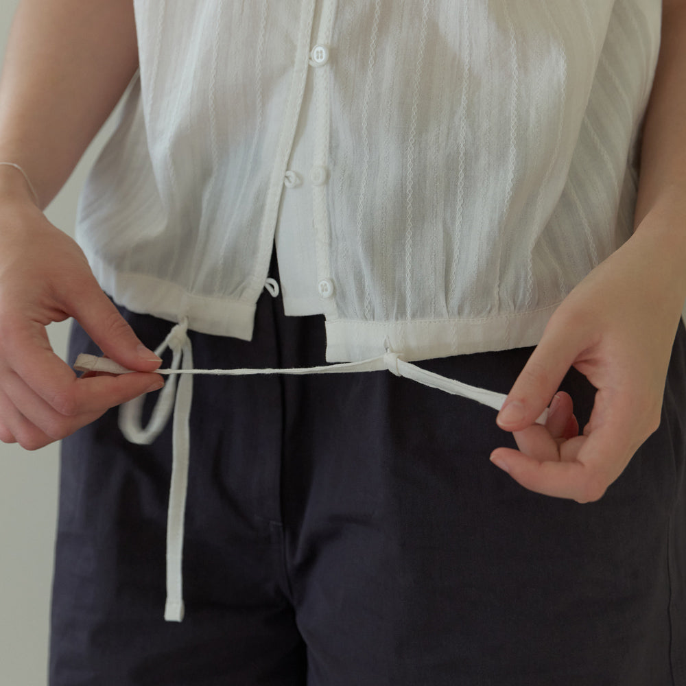 THE MITTEN Foliage half blouse (white)