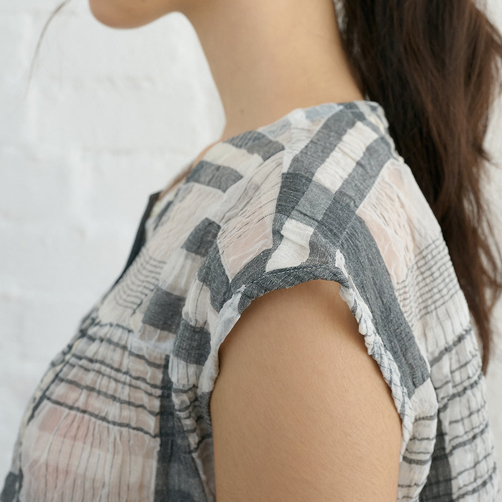 BLUE BRICK Check flare blouse (black)