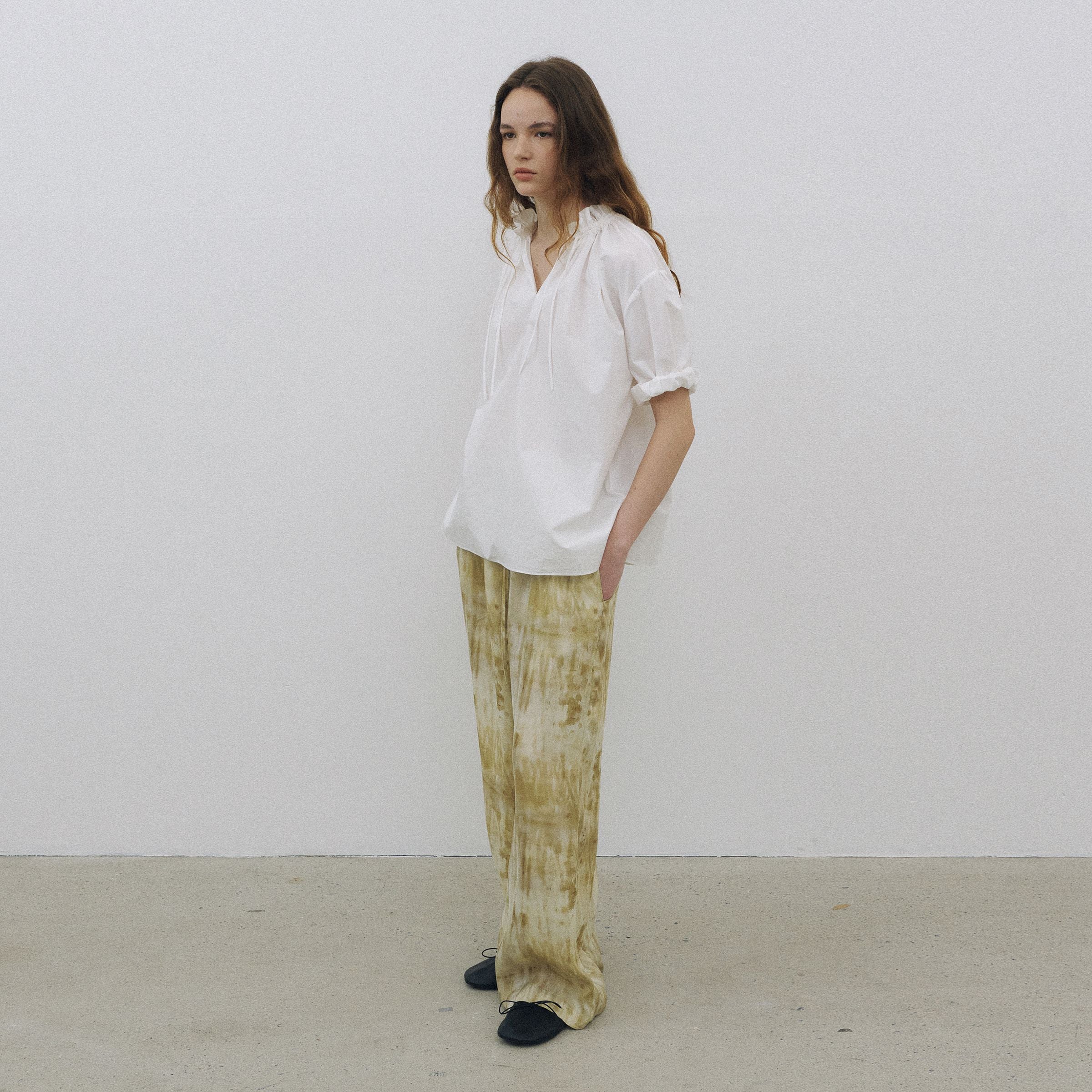AREYOU SEOUL SHIRRING NECK POINT BLOUSE, IVORY