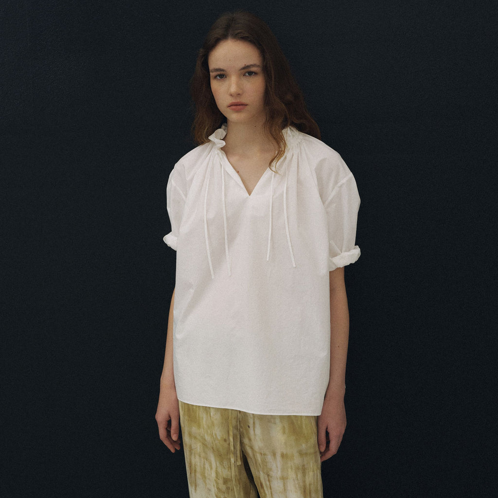 AREYOU SEOUL SHIRRING NECK POINT BLOUSE, IVORY