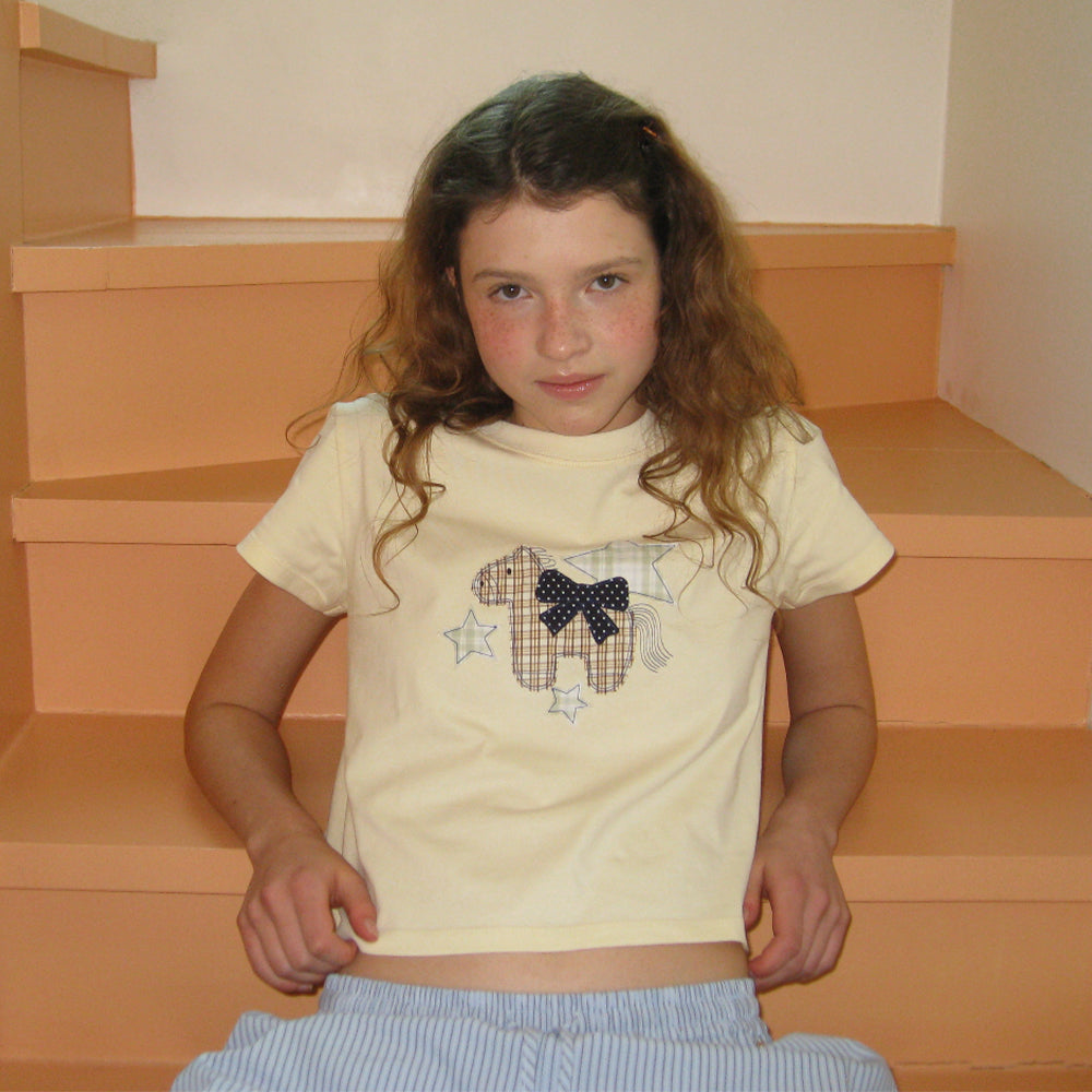 RONRON RIBBON PONY APPLIQUE CROP T SHIRT SOFT YELLOW